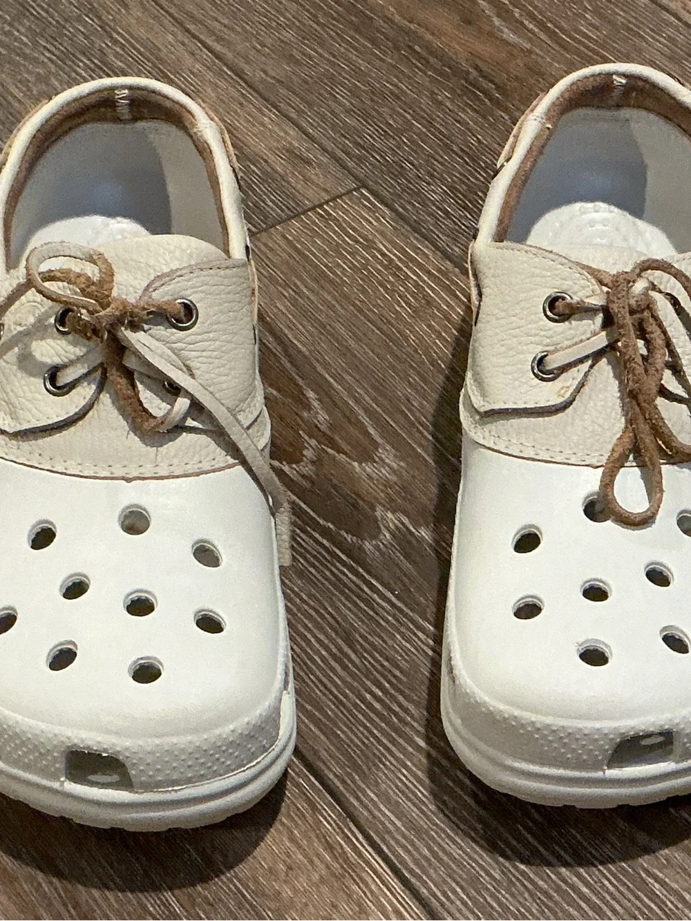 Crocs Islander Pit Crew Leather Boat Shoes Men’s 9 / Women’s 11 Ivory